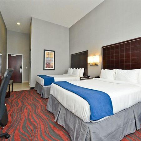 Holiday Inn Express & Suites Utica By Ihg Cameră foto