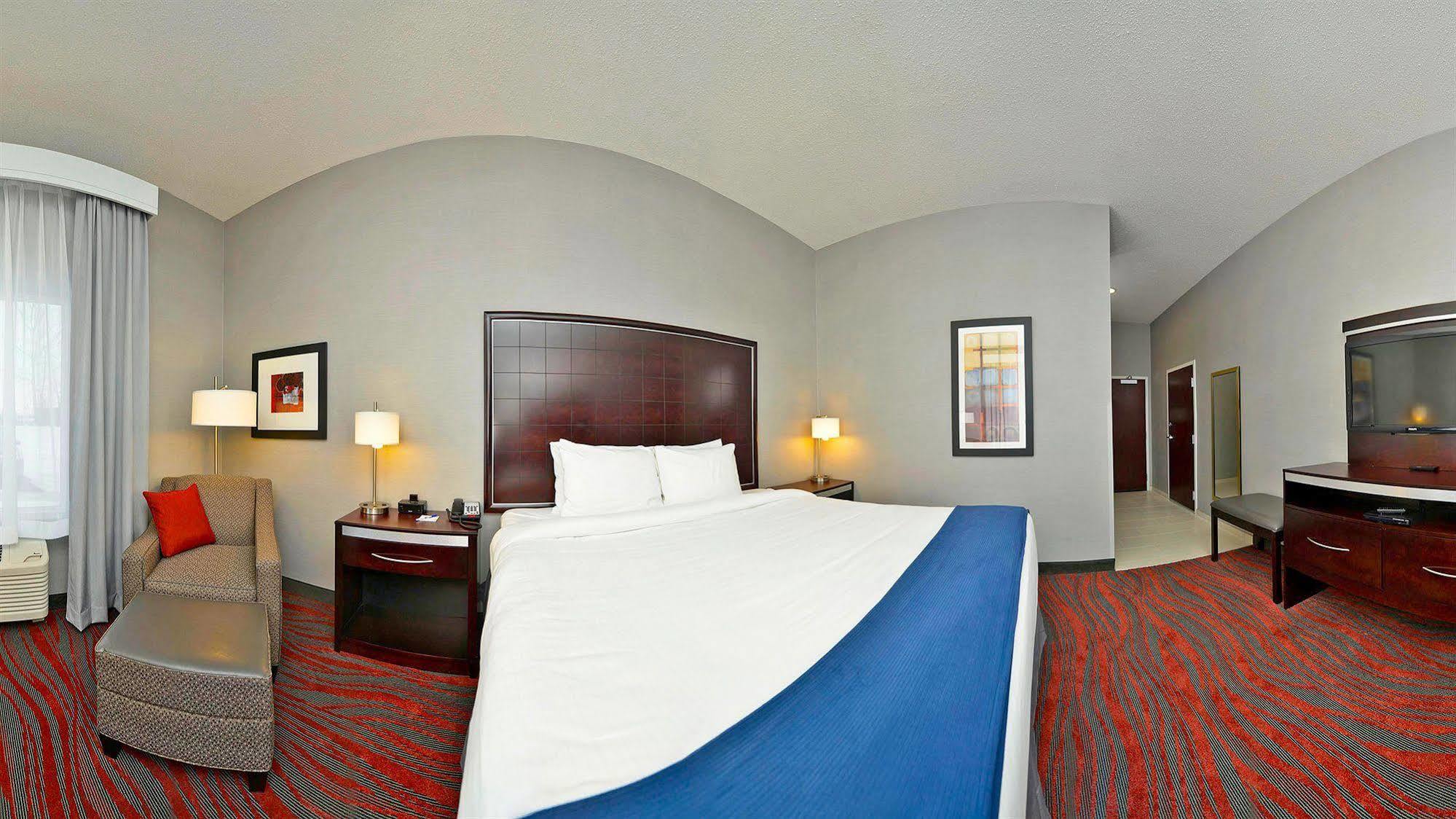 Holiday Inn Express & Suites Utica By Ihg Exterior foto